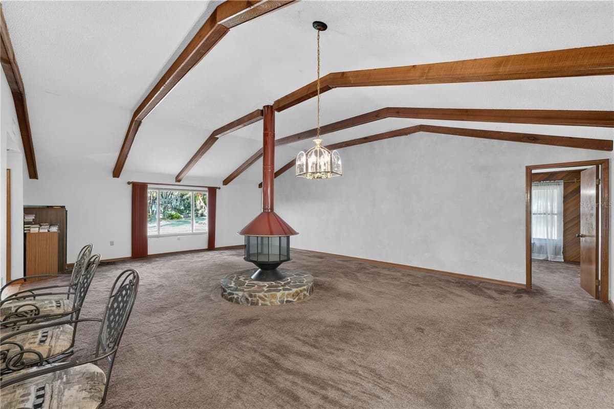 3385 WOODBERRY COURT — photo 4 of 49