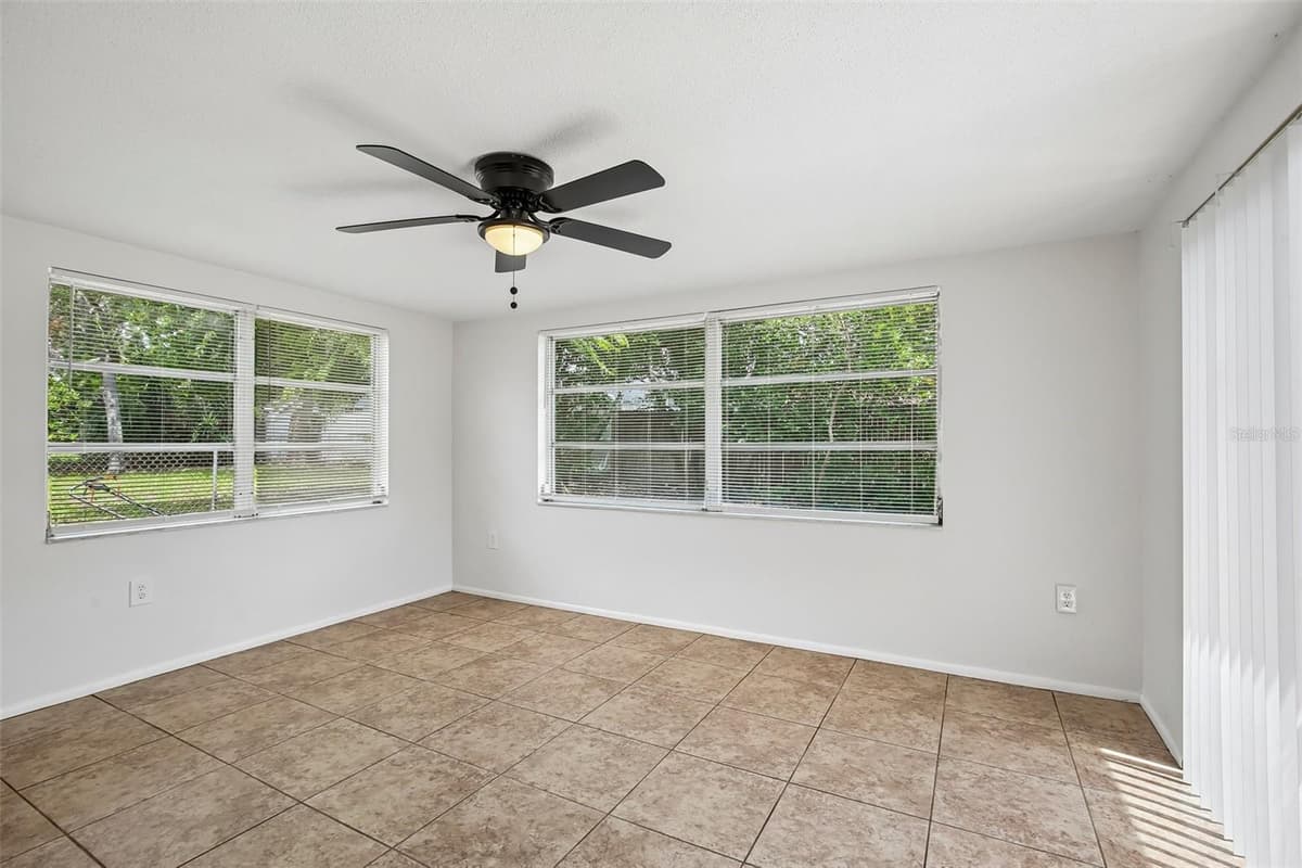 7821 SAGEBRUSH DRIVE — photo 11 of 22