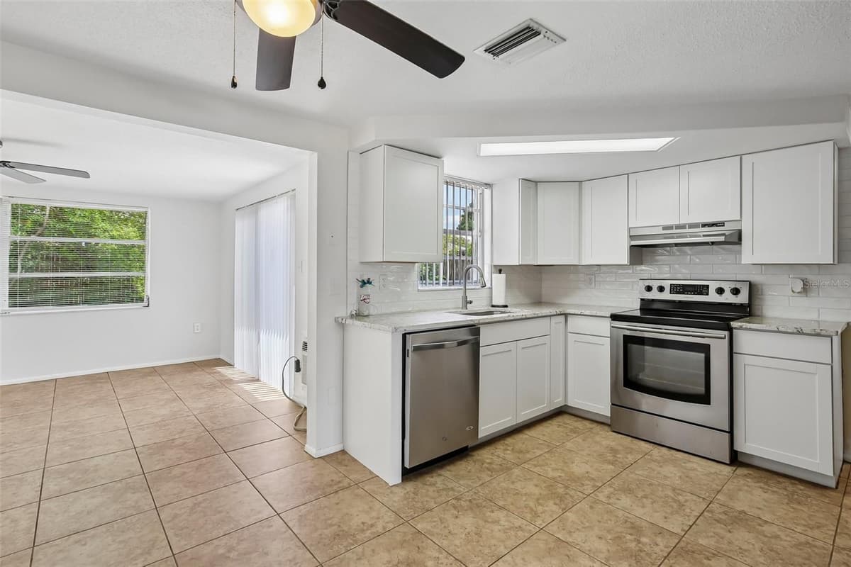 7821 SAGEBRUSH DRIVE — photo 8 of 22