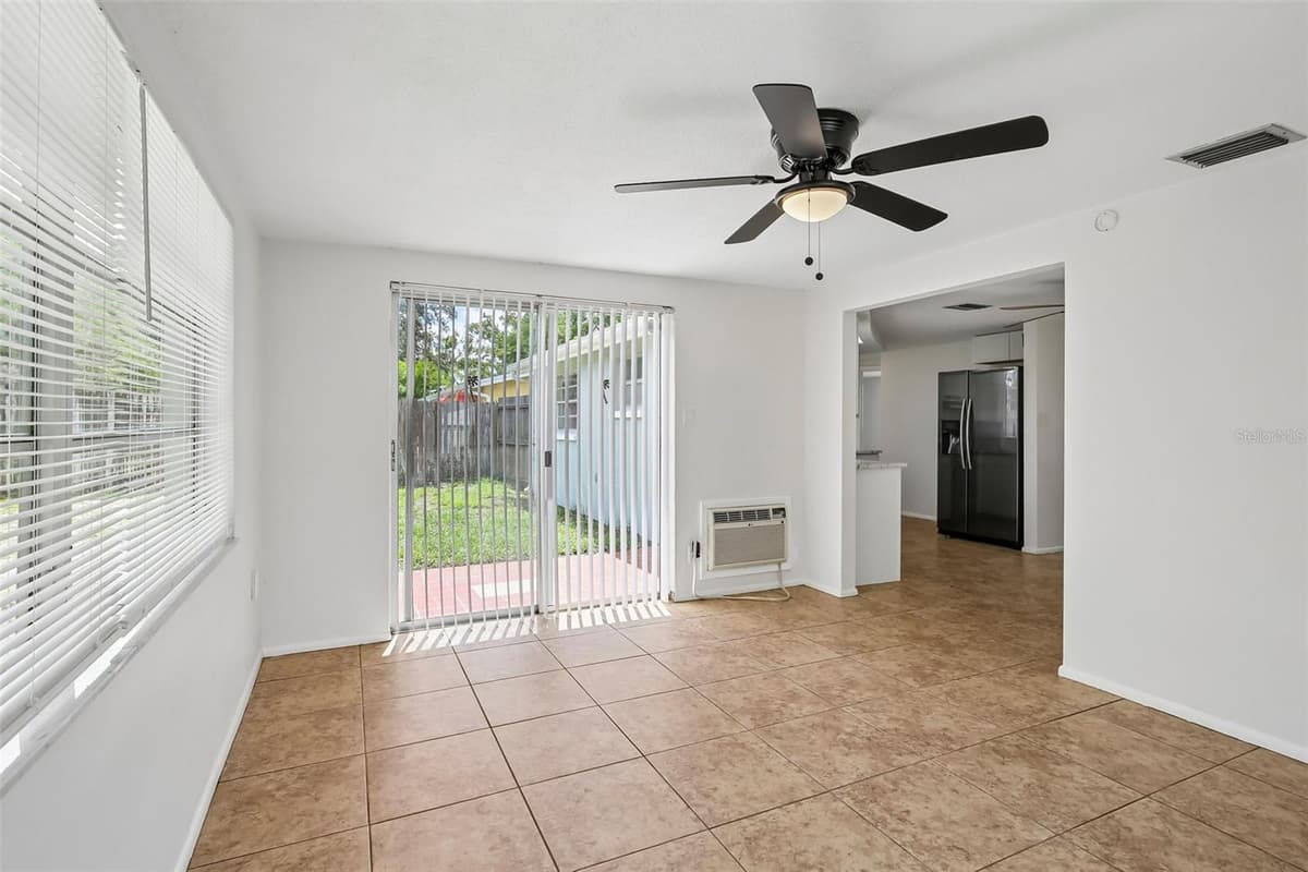 7821 SAGEBRUSH DRIVE — photo 10 of 22