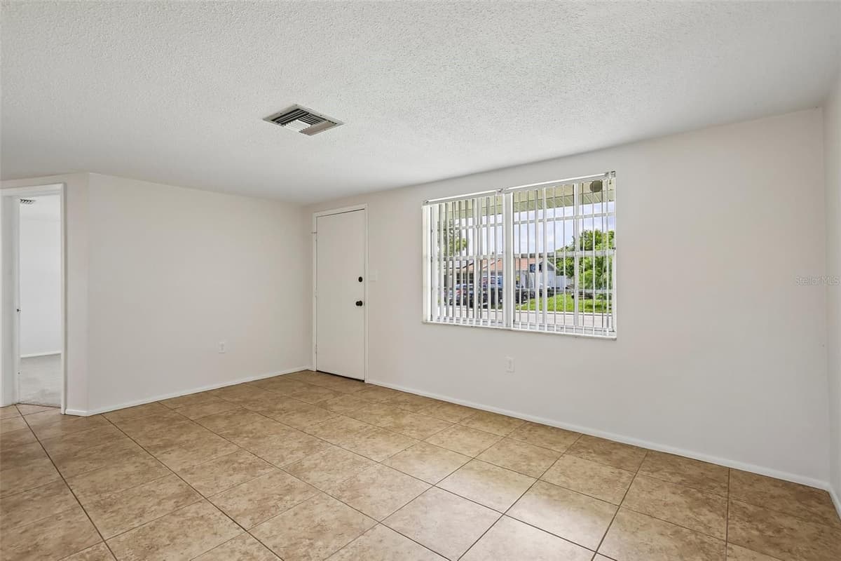 7821 SAGEBRUSH DRIVE — photo 4 of 22