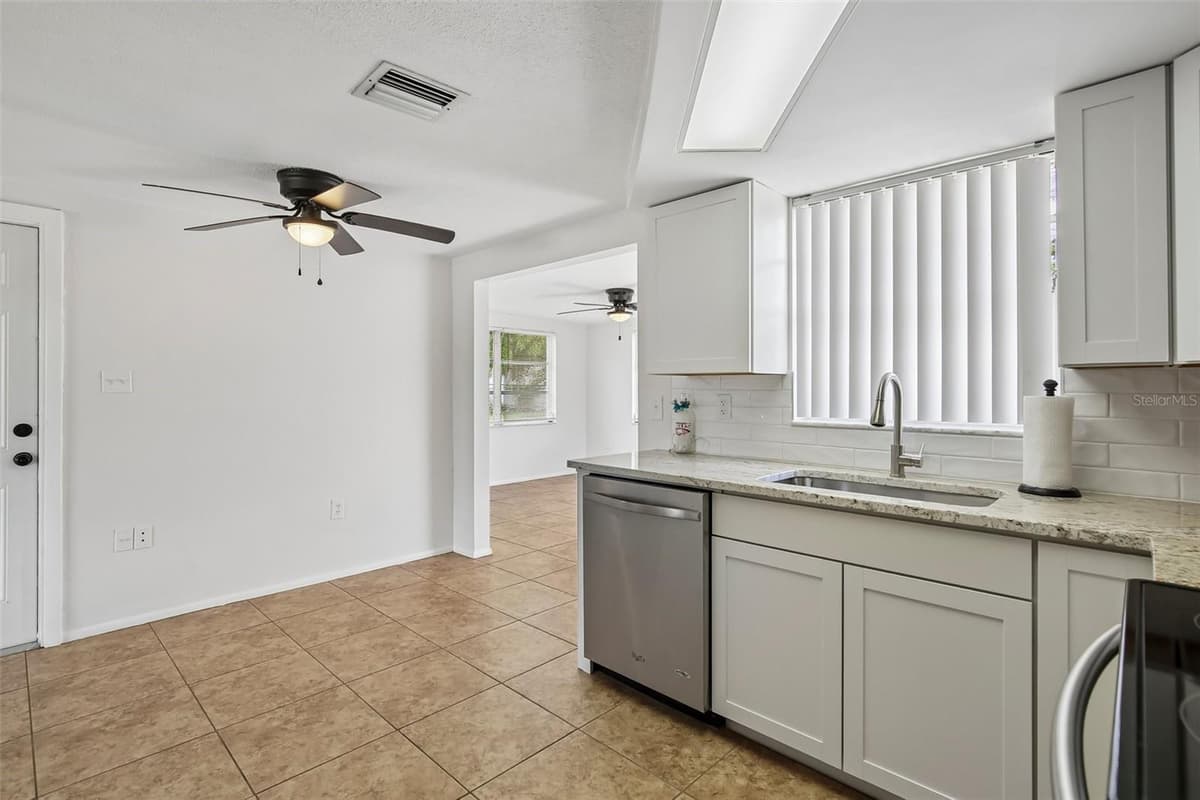 7821 SAGEBRUSH DRIVE — photo 6 of 22