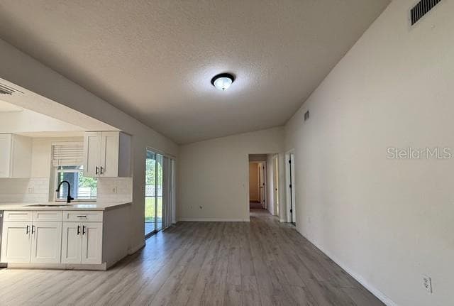 3098 BEACON DRIVE — photo 16 of 41