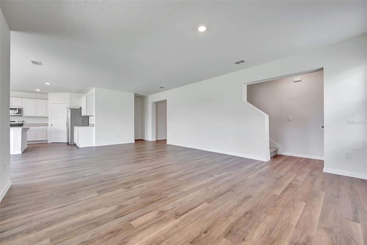 352q RODEN ROAD — photo 6 of 28