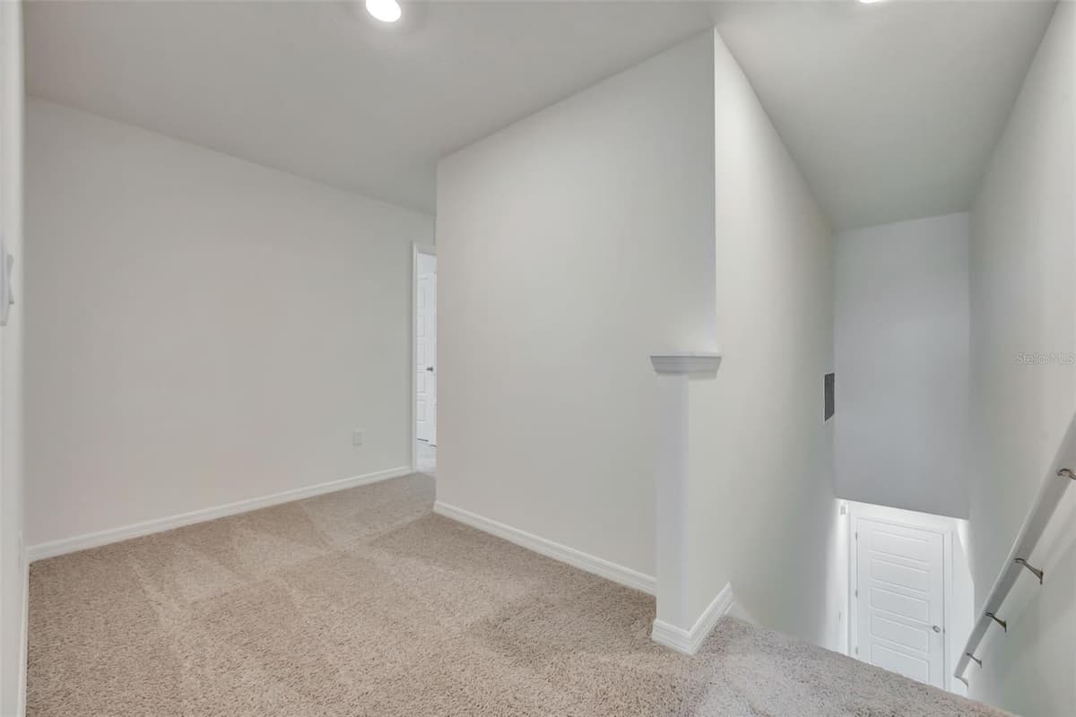 352q RODEN ROAD — photo 19 of 28