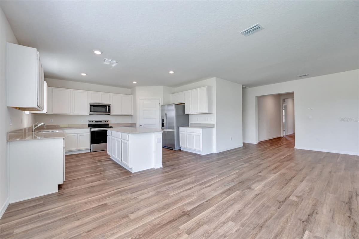 352q RODEN ROAD — photo 8 of 28