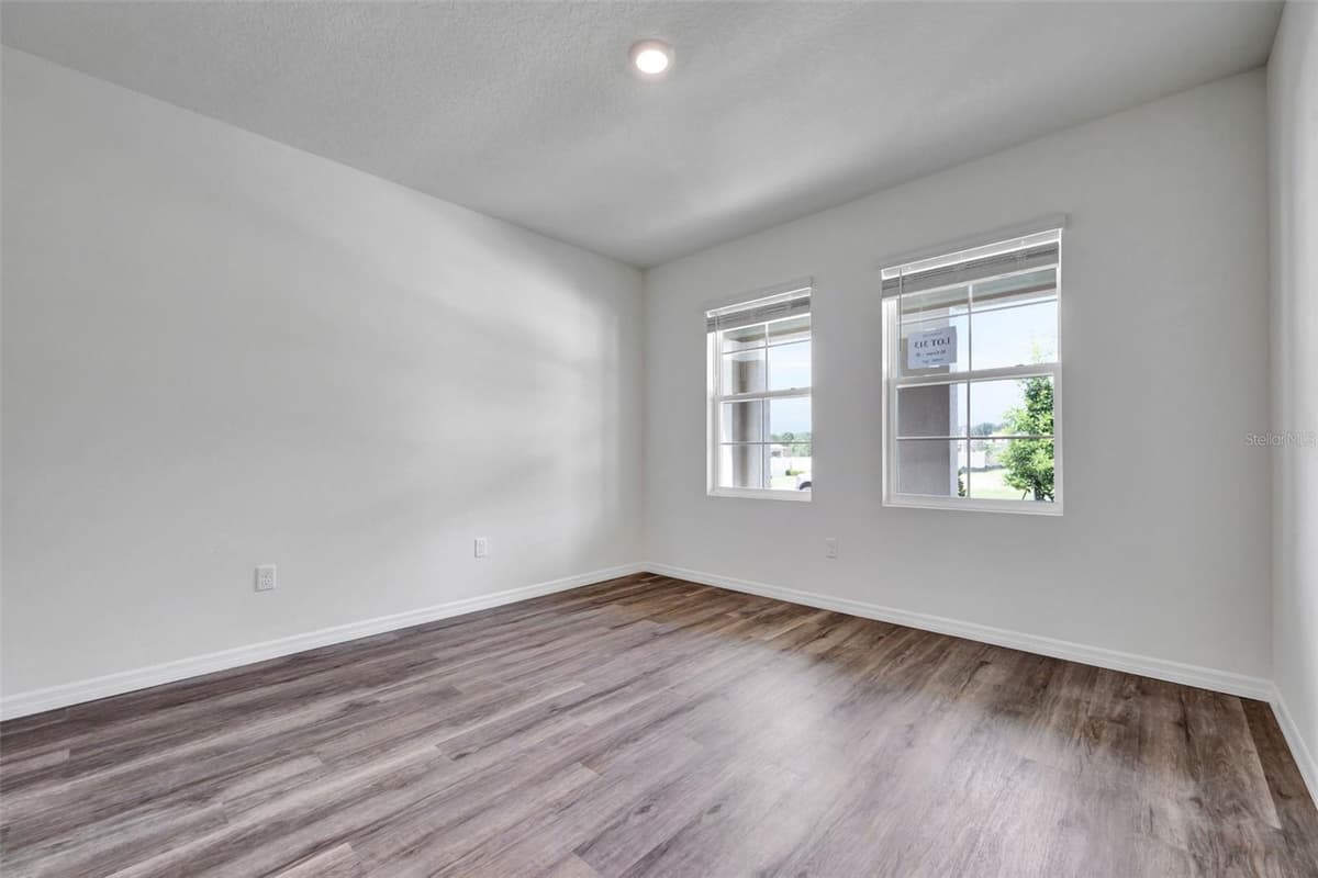 352q RODEN ROAD — photo 13 of 28