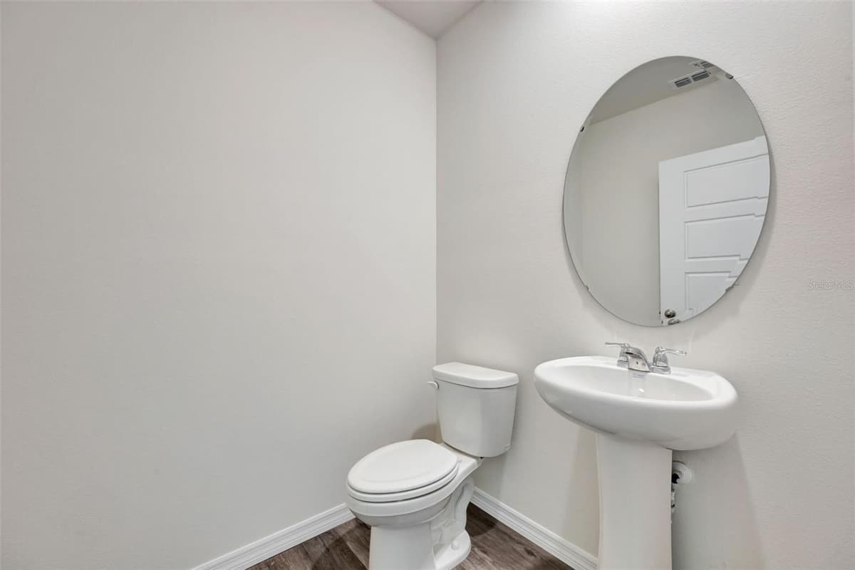 352q RODEN ROAD — photo 18 of 28