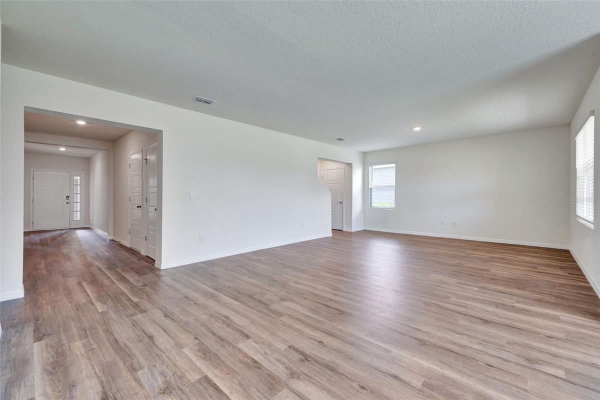 352q RODEN ROAD — photo 4 of 28