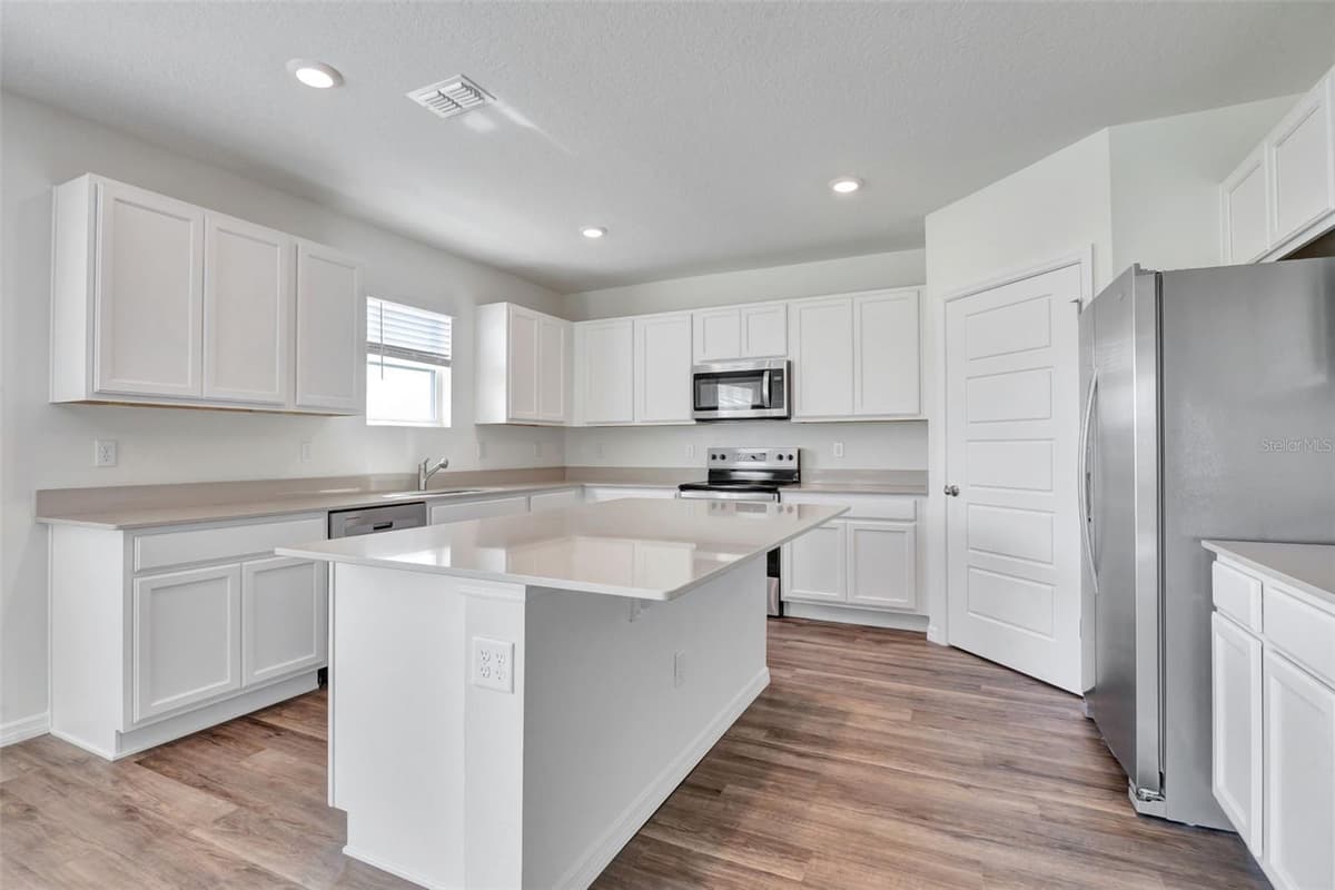 352q RODEN ROAD — photo 9 of 28