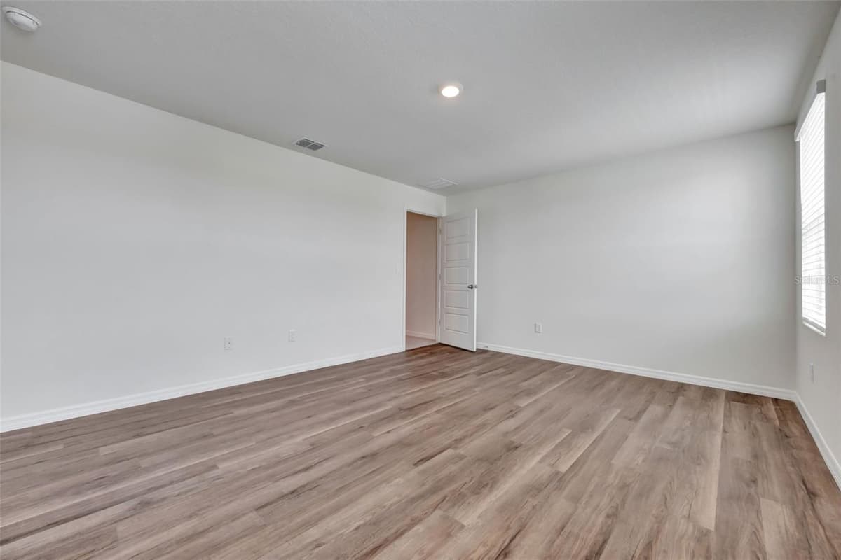 352q RODEN ROAD — photo 21 of 28