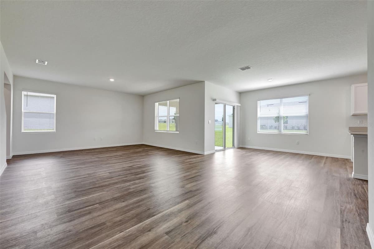 352q RODEN ROAD — photo 3 of 28