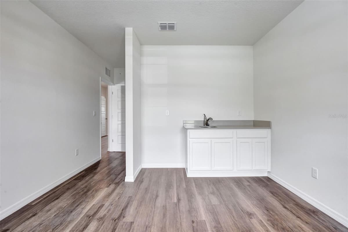 352q RODEN ROAD — photo 14 of 28
