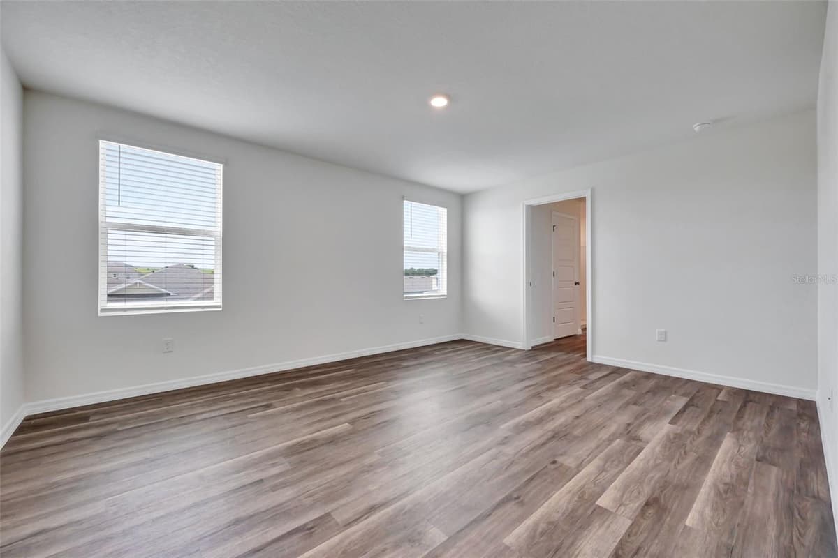 352q RODEN ROAD — photo 20 of 28