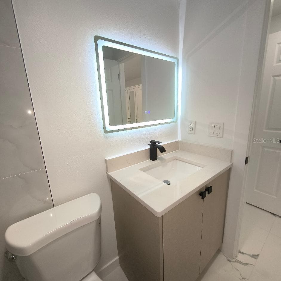7019 FOUNTAIN AVENUE — photo 9 of 25