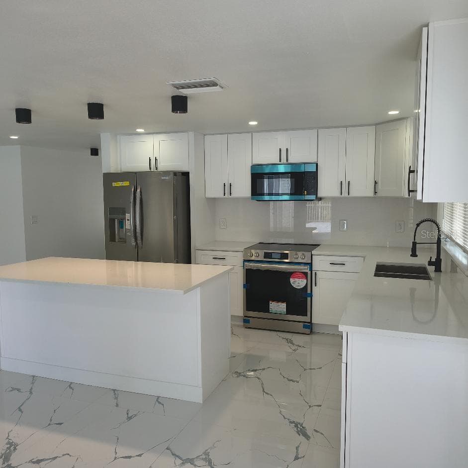 7019 FOUNTAIN AVENUE — photo 3 of 25
