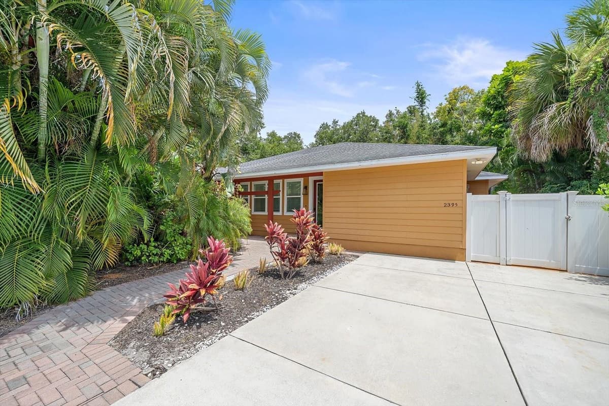 2395 HYDE PARK STREET — photo 42 of 44