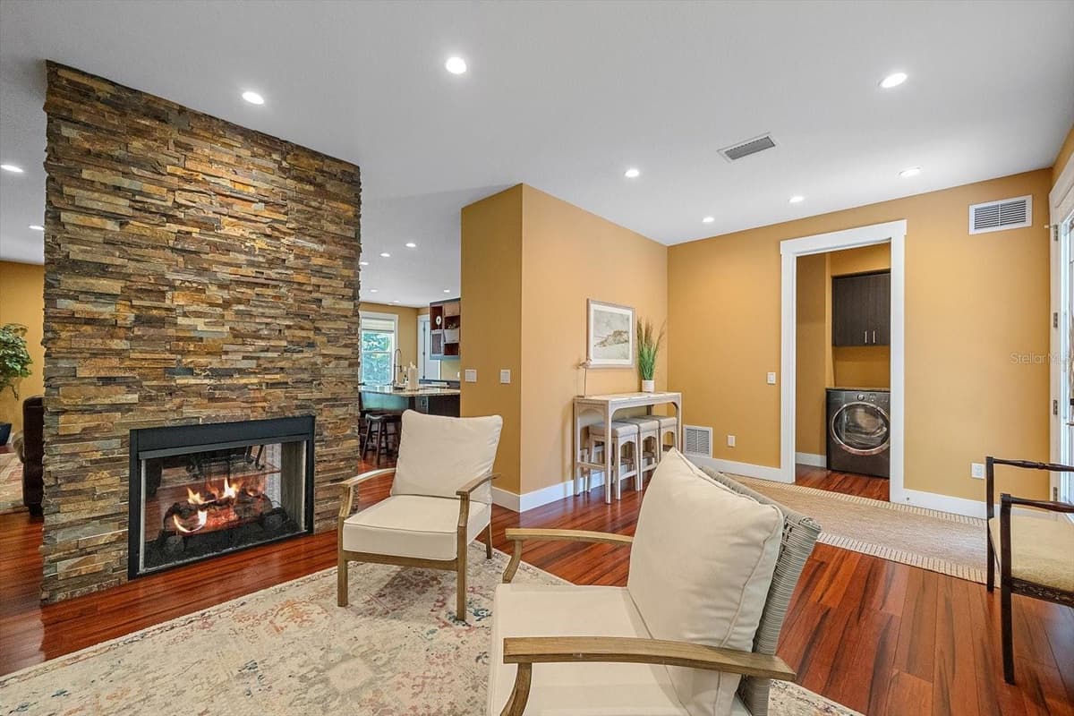 2395 HYDE PARK STREET — photo 7 of 44