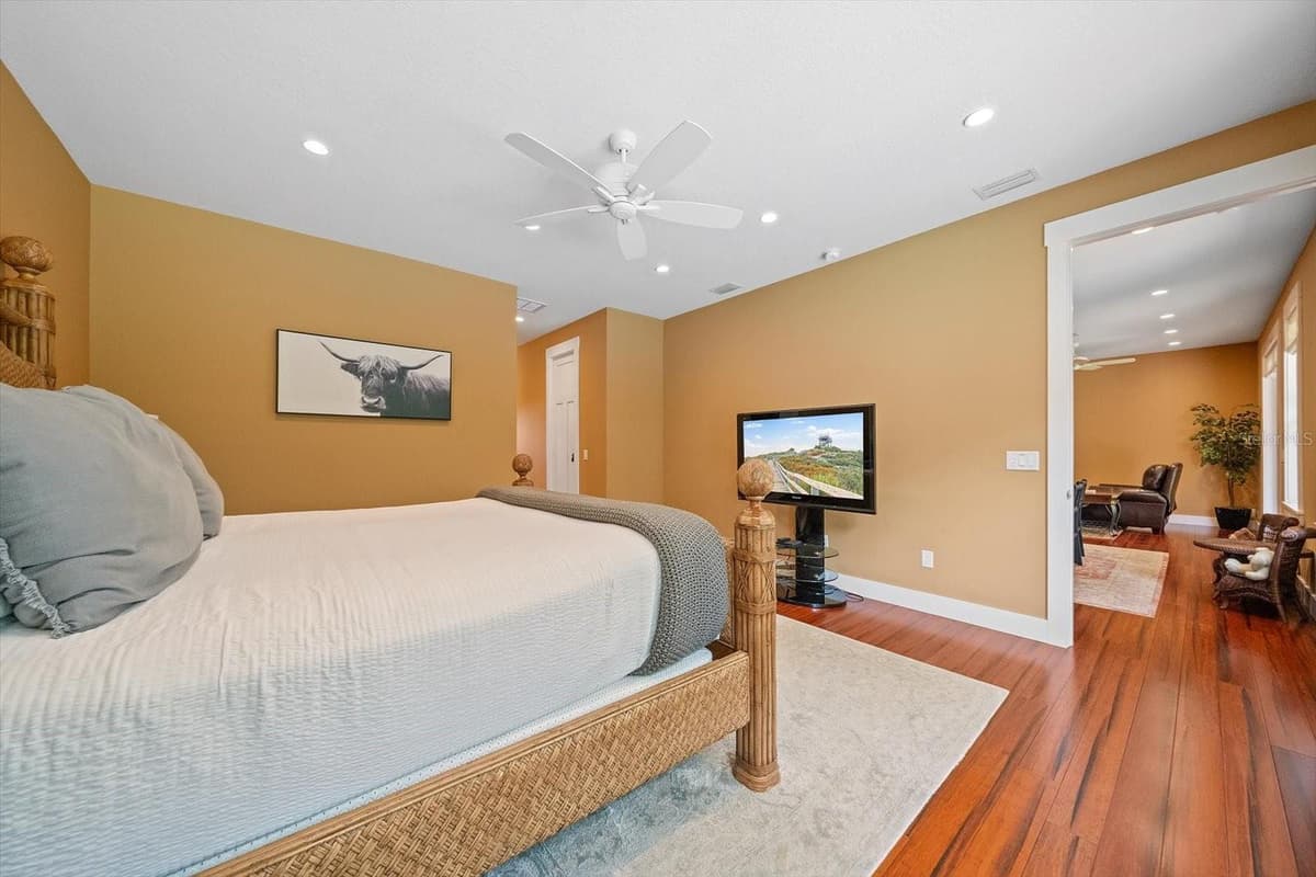 2395 HYDE PARK STREET — photo 19 of 44