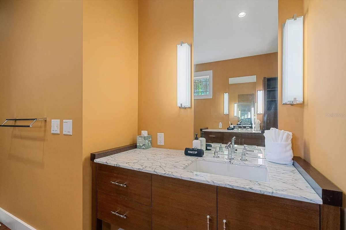 2395 HYDE PARK STREET — photo 23 of 44