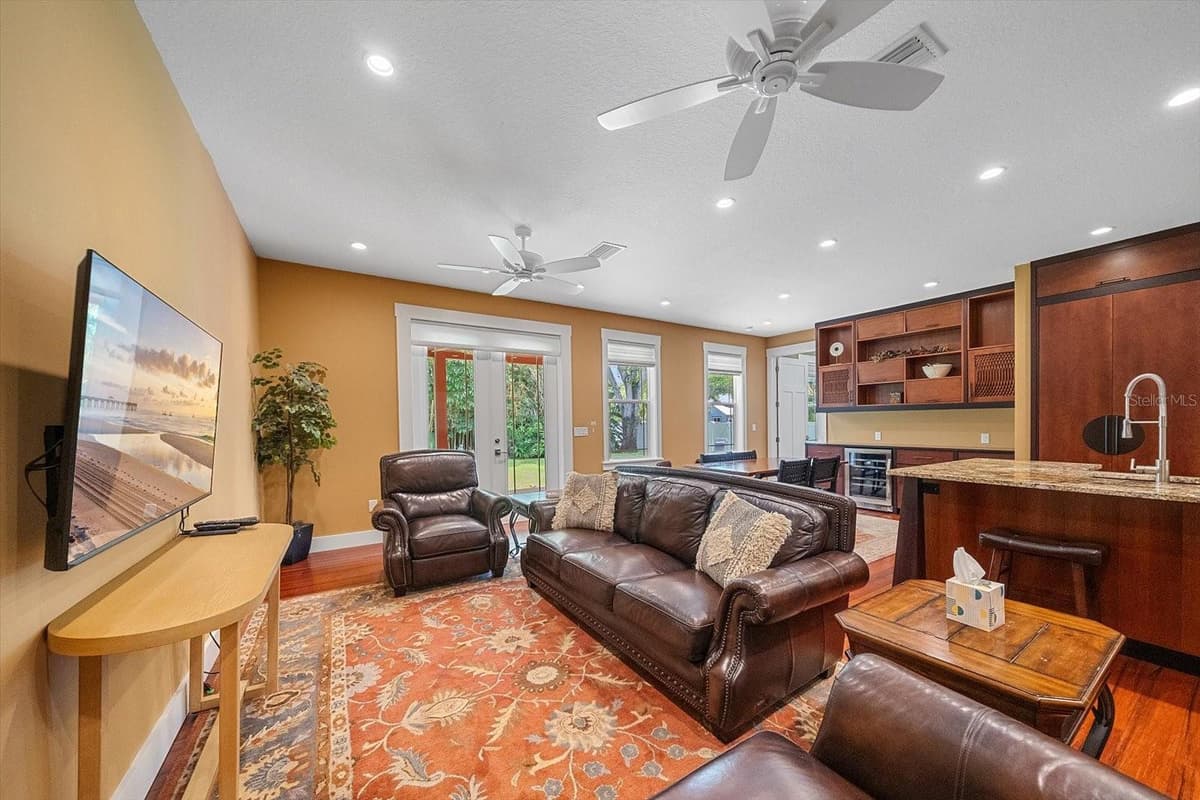 2395 HYDE PARK STREET — photo 4 of 44