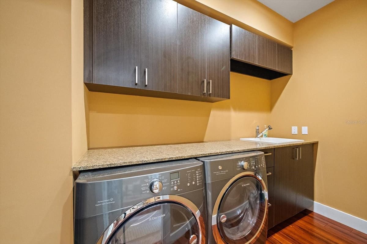 2395 HYDE PARK STREET — photo 36 of 44