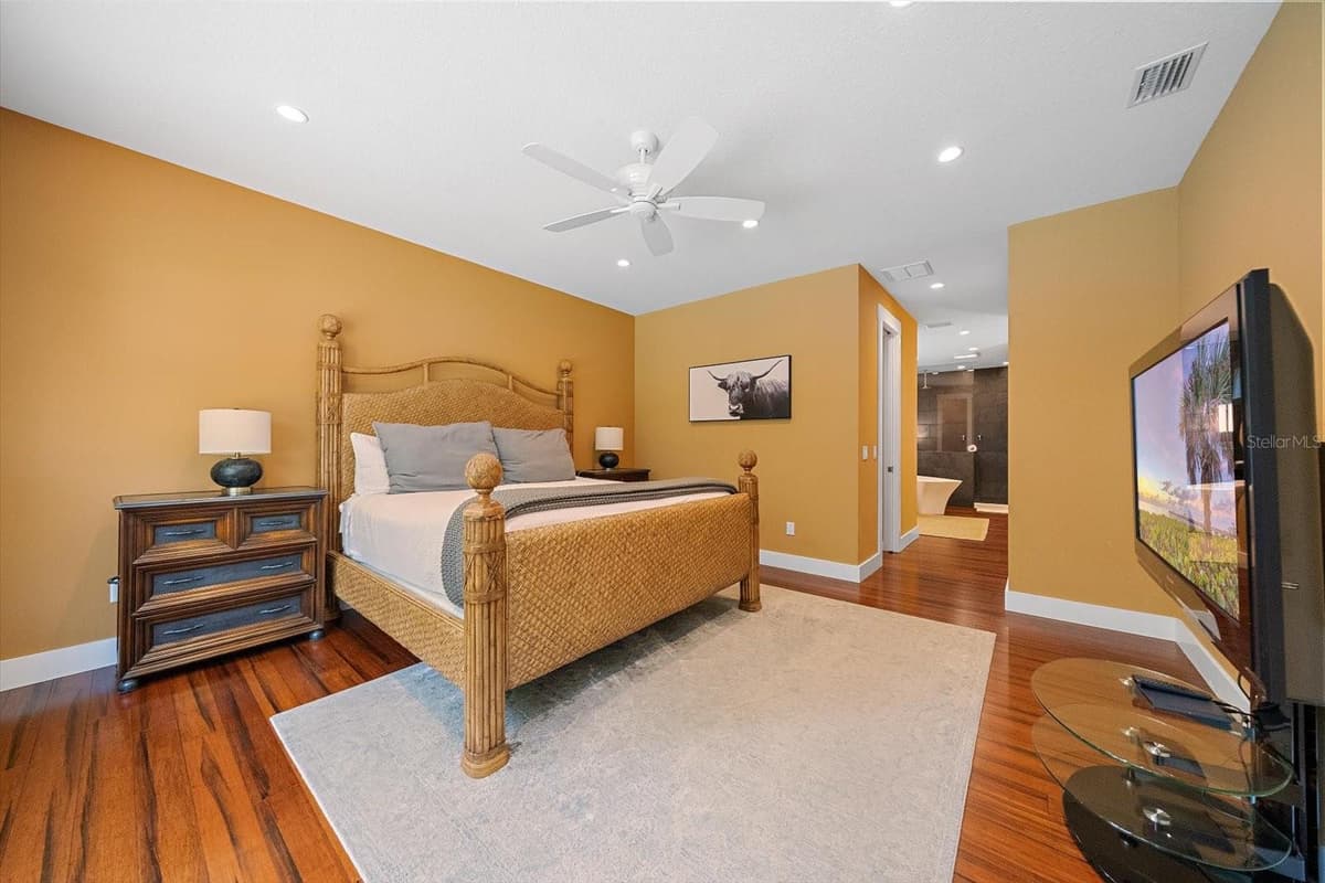 2395 HYDE PARK STREET — photo 17 of 44