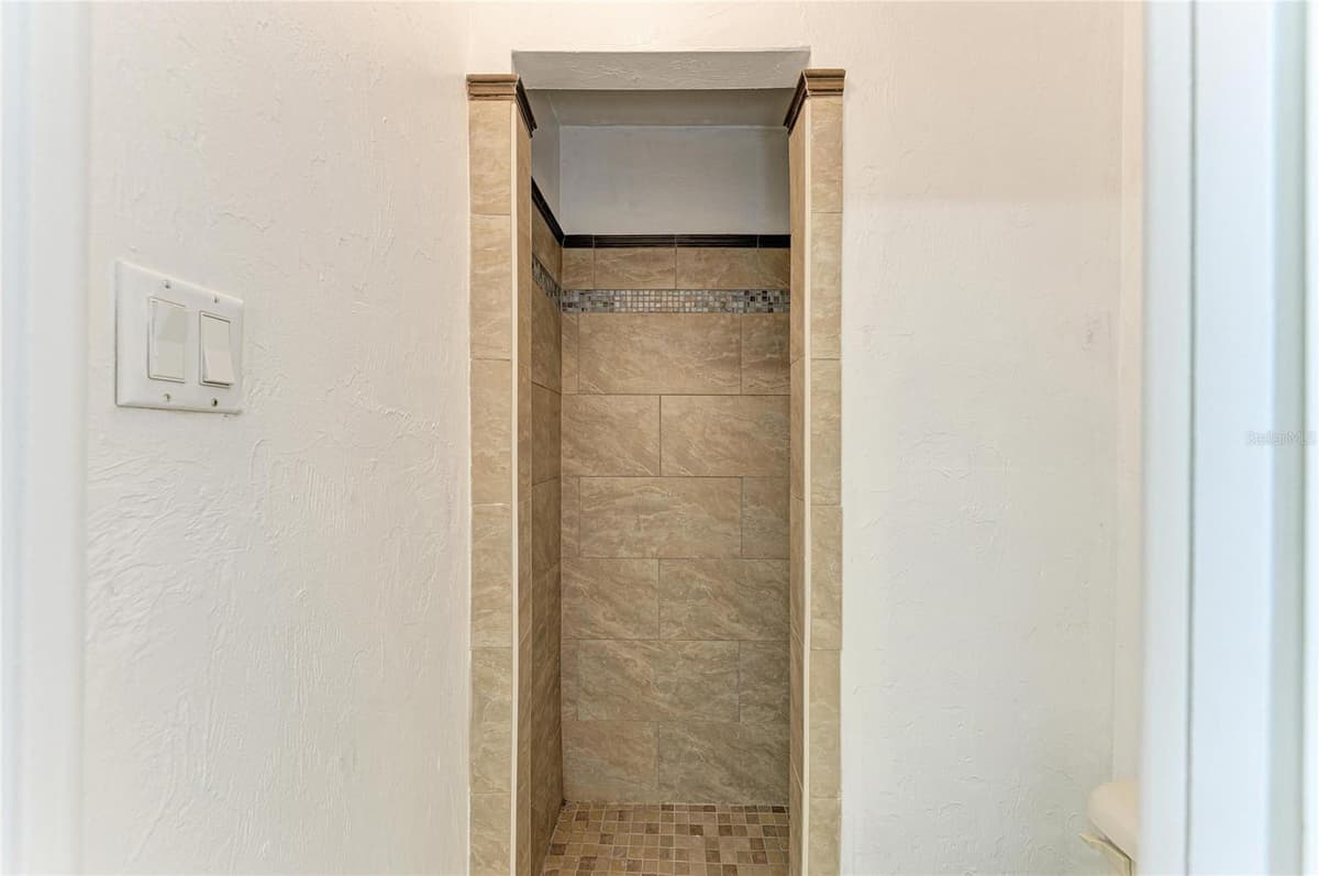 4404 18TH AVENUE — photo 40 of 59