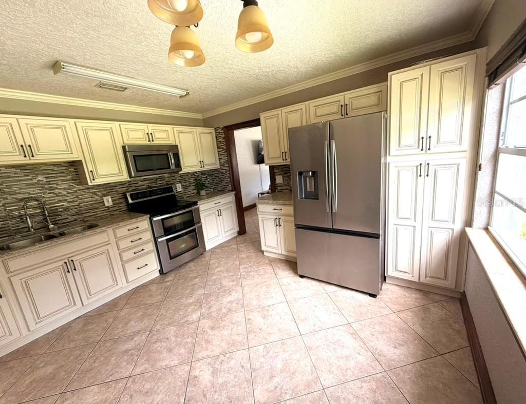 1150 MAGNOLIA DRIVE — photo 6 of 26