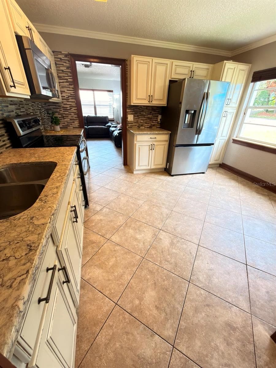 1150 MAGNOLIA DRIVE — photo 10 of 26