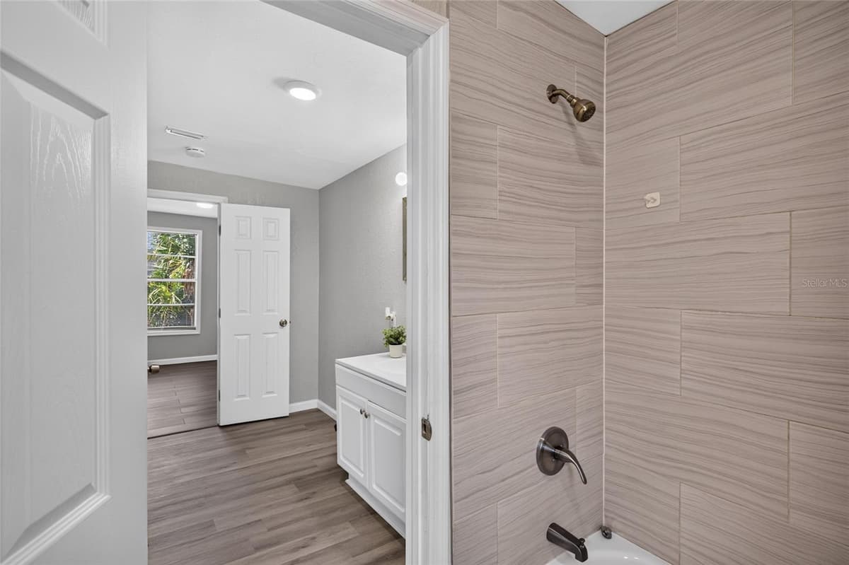 411 12TH AVENUE — photo 9 of 27