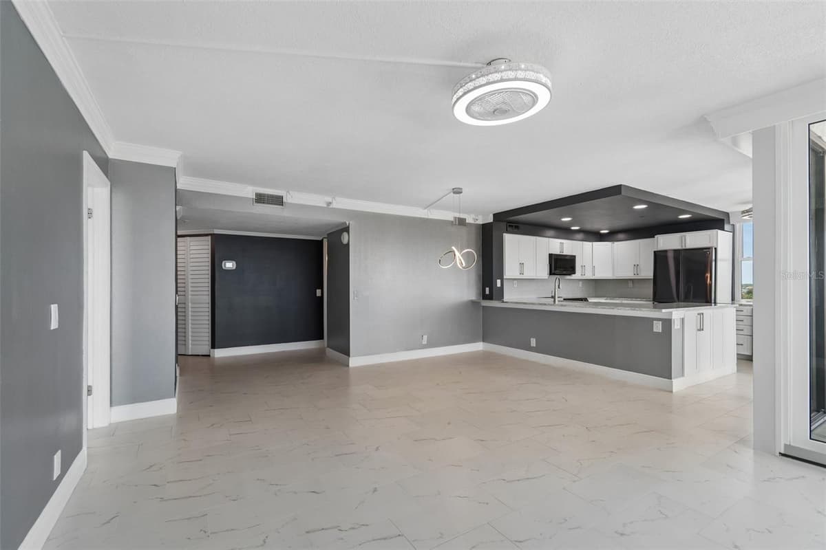 6265 SUN BOULEVARD — photo 14 of 52