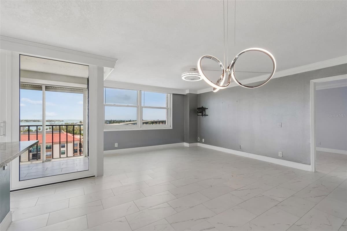 6265 SUN BOULEVARD — photo 16 of 52