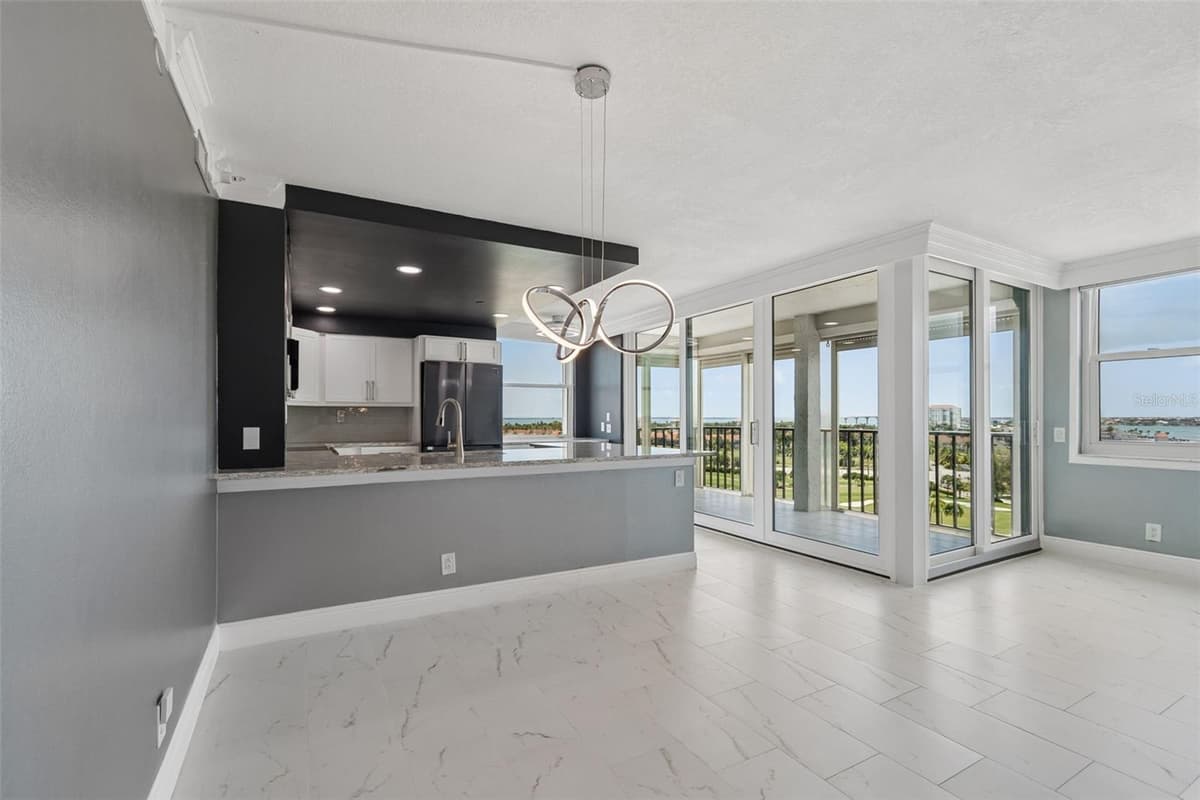 6265 SUN BOULEVARD — photo 34 of 52