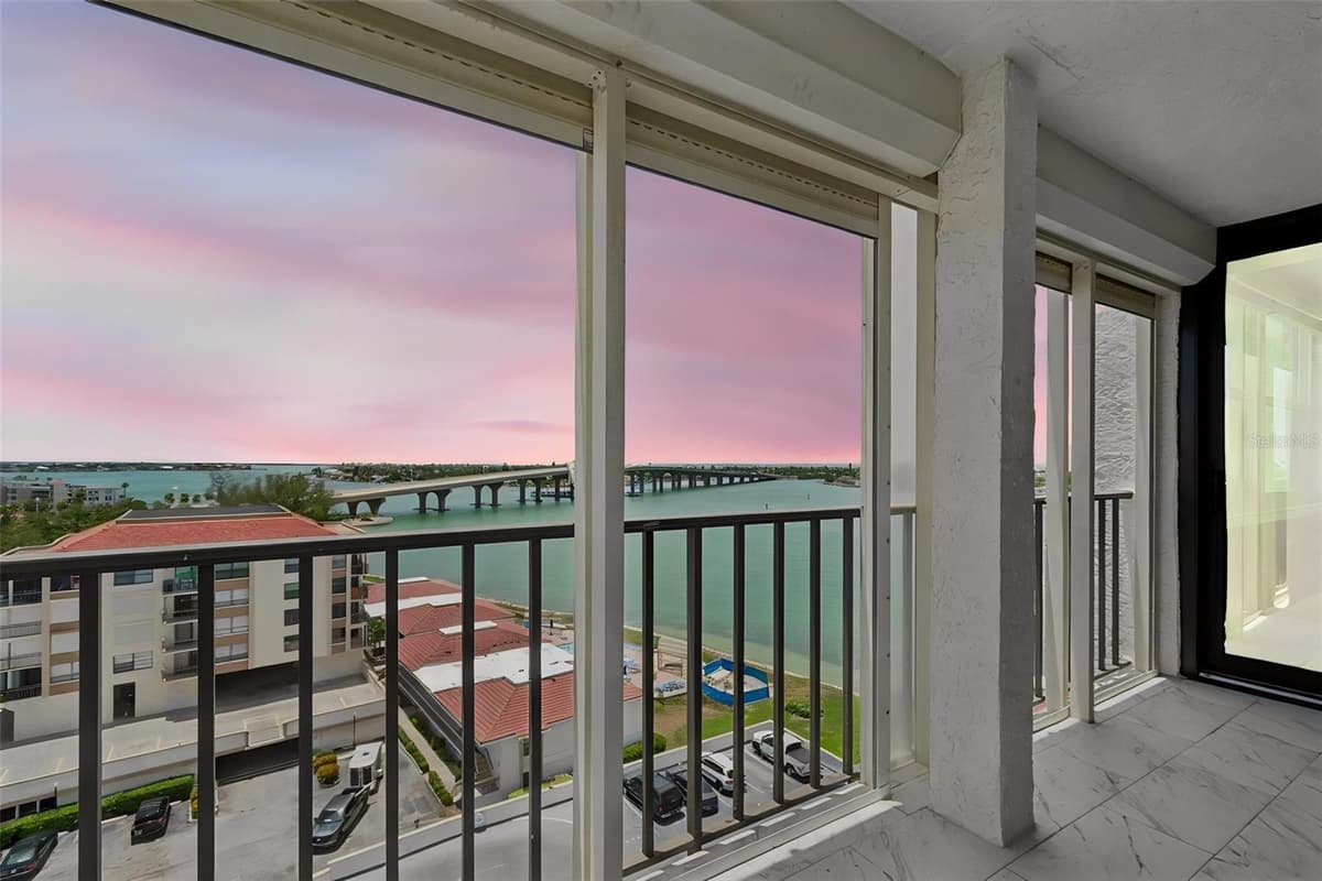 6265 SUN BOULEVARD — photo 1 of 52
