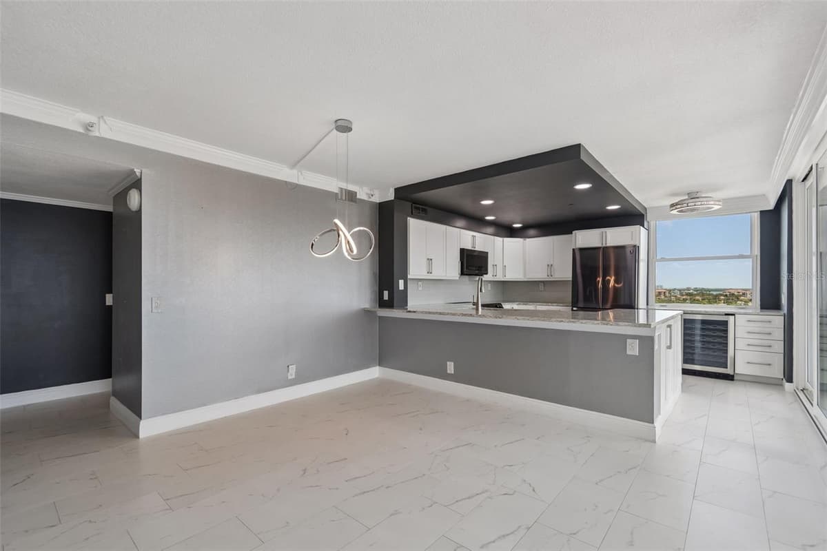 6265 SUN BOULEVARD — photo 13 of 52