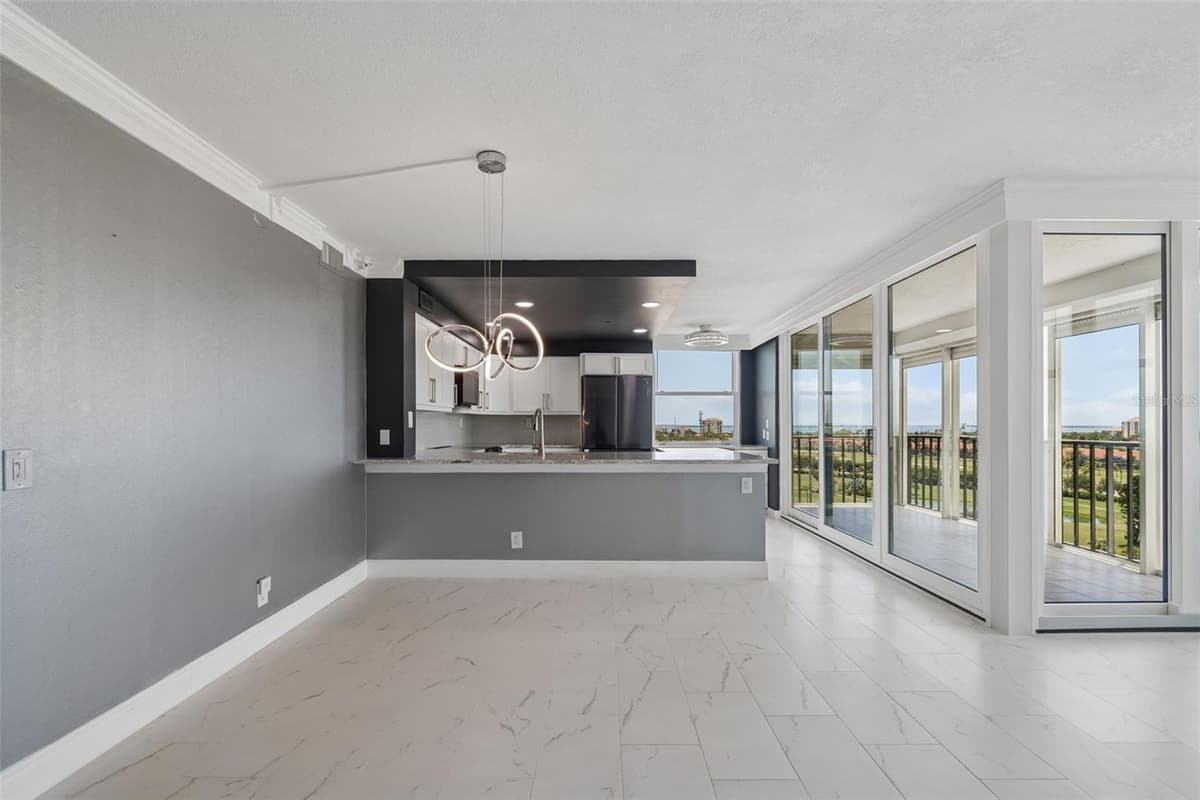 6265 SUN BOULEVARD — photo 7 of 52