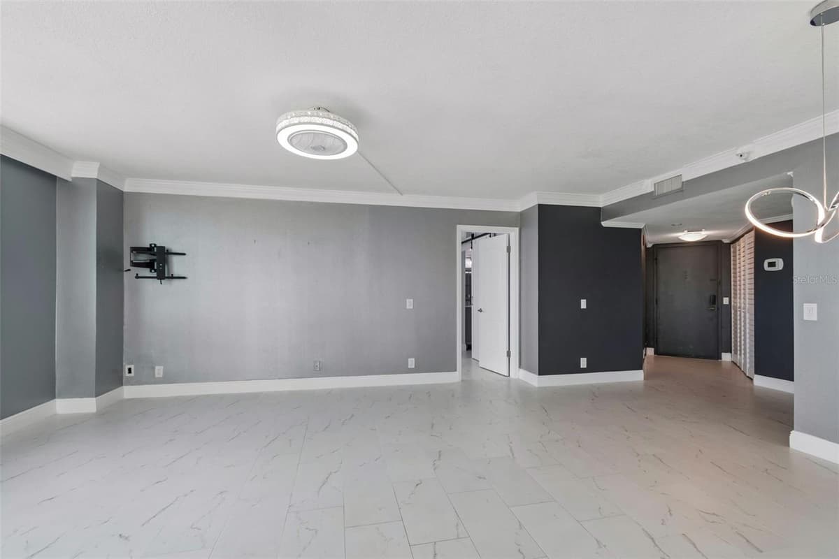 6265 SUN BOULEVARD — photo 37 of 52