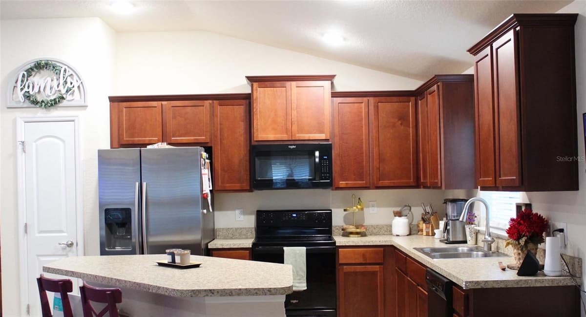 826 LANDMARK HILLS DRIVE — photo 4 of 24