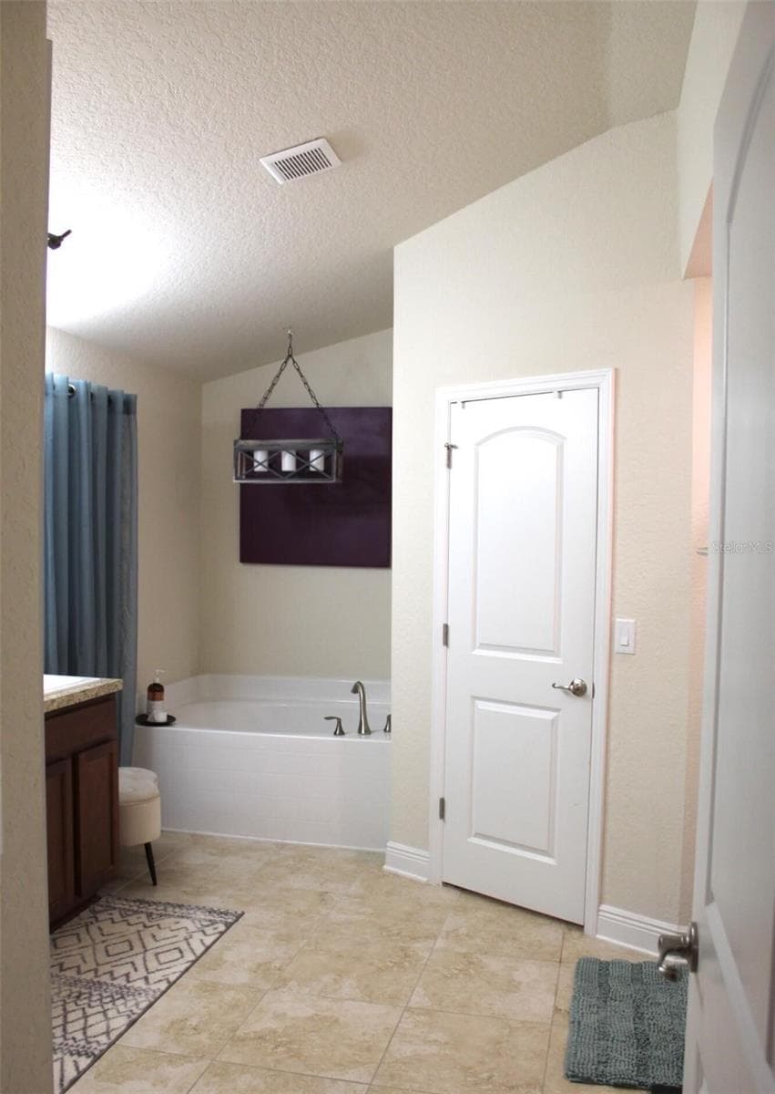 826 LANDMARK HILLS DRIVE — photo 10 of 24