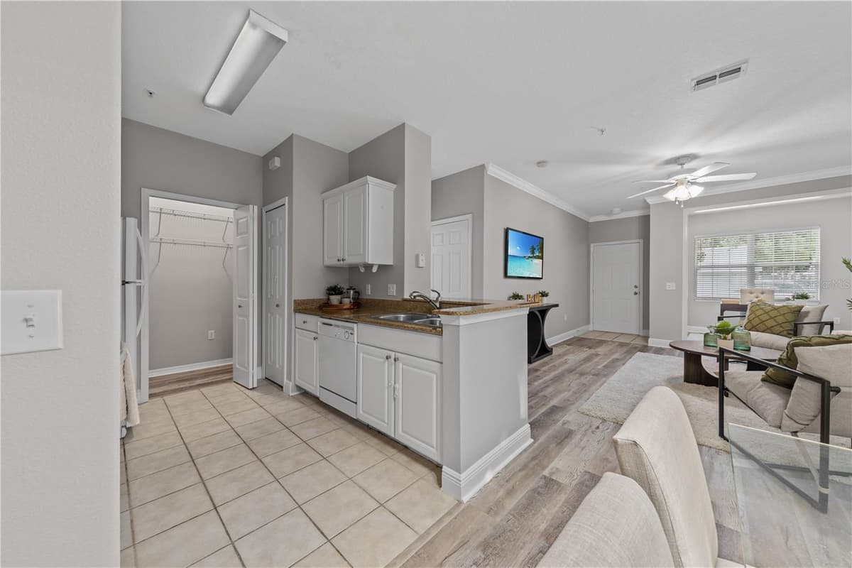 130 SOUTHERN PECAN CIRCLE — photo 13 of 44