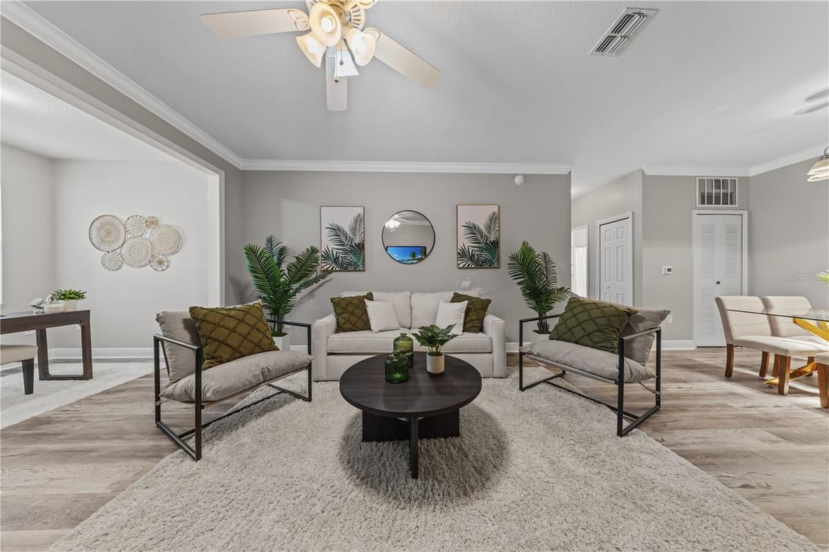 130 SOUTHERN PECAN CIRCLE — photo 6 of 44