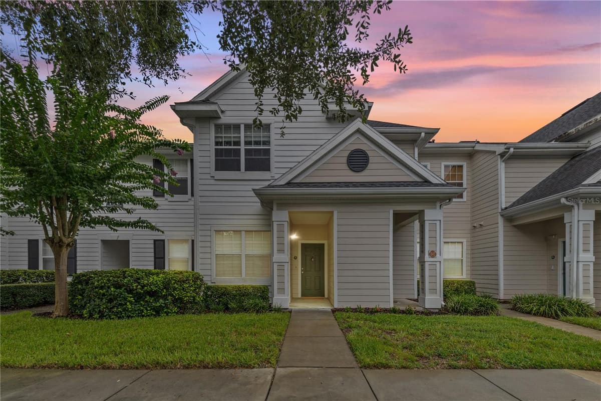 130 SOUTHERN PECAN CIRCLE — photo 1 of 44