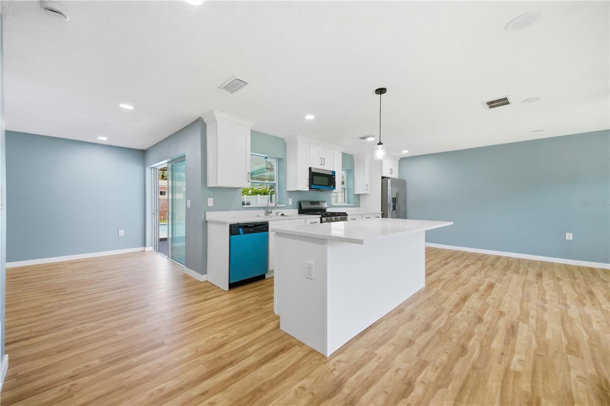 5920 DENVER STREET — photo 6 of 40