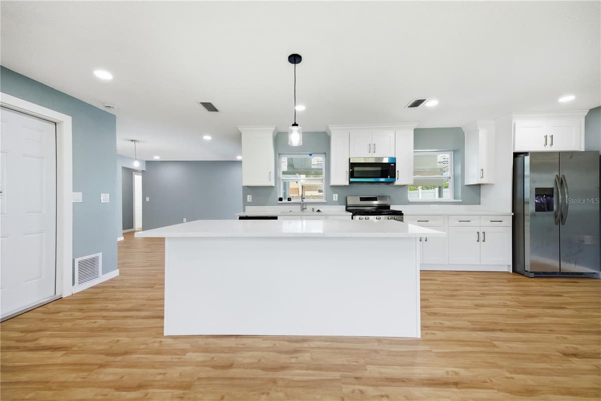 5920 DENVER STREET — photo 3 of 40