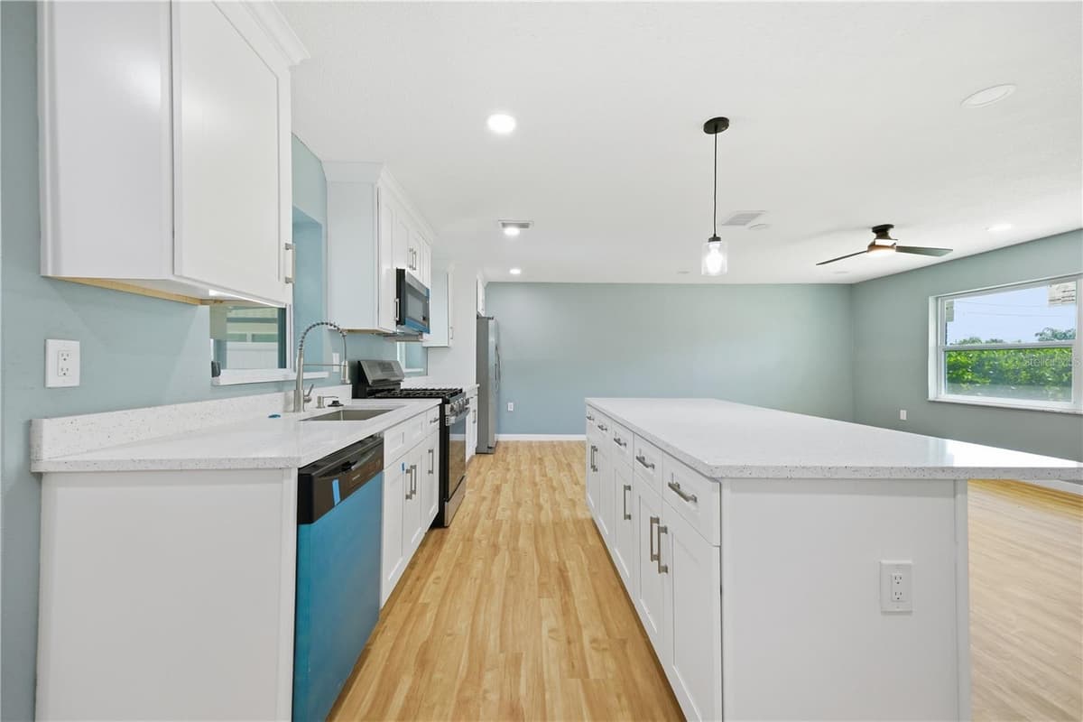 5920 DENVER STREET — photo 8 of 40