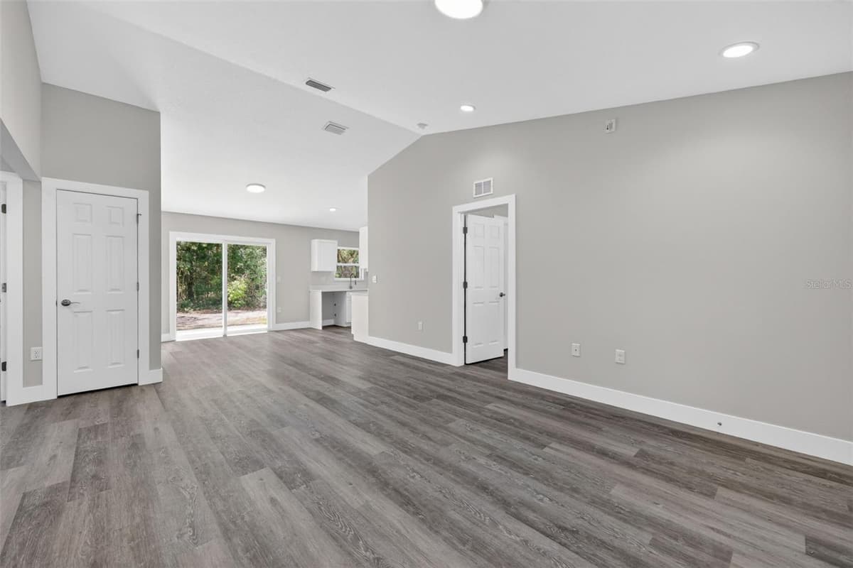 15393 26TH PLACE — photo 15 of 33
