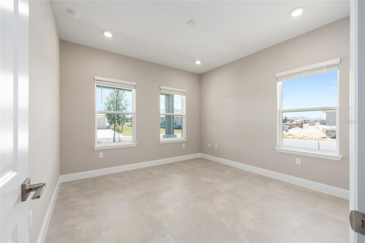 10261 82ND PLACE ROAD — photo 9 of 39