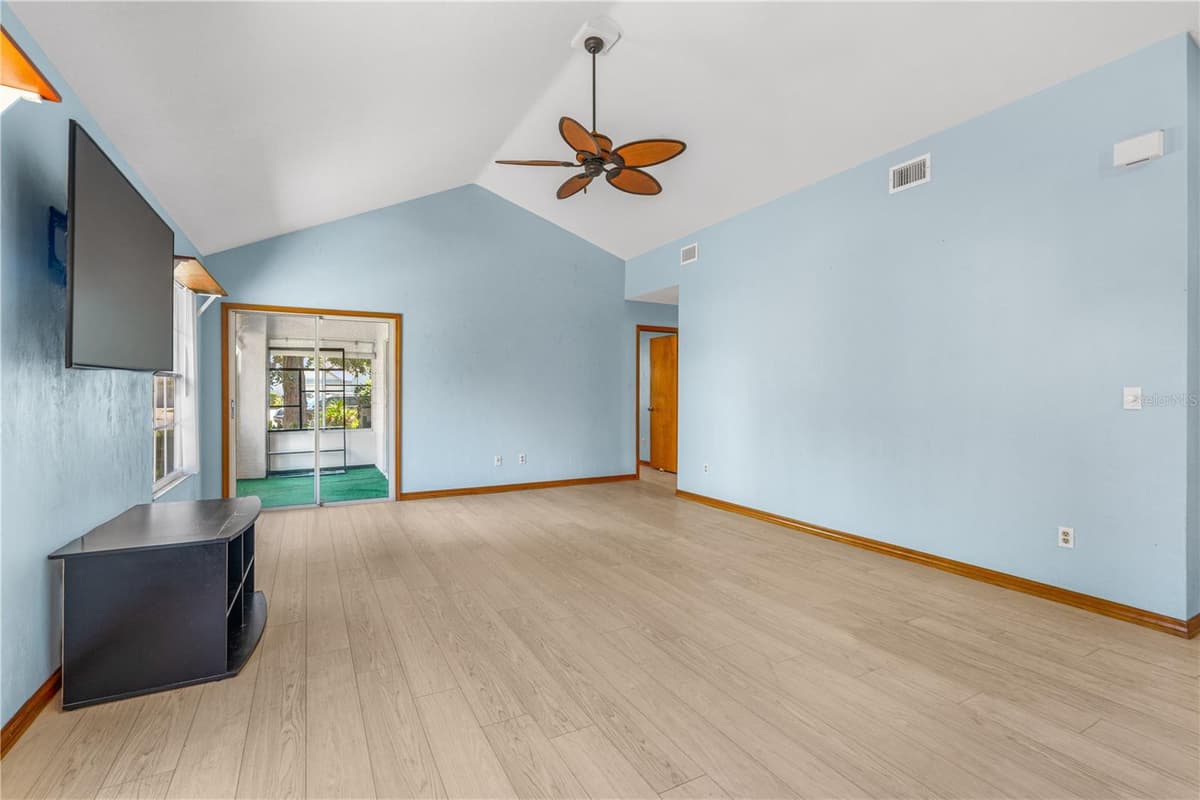 104 SHOAL CREEK CIRCLE — photo 9 of 41