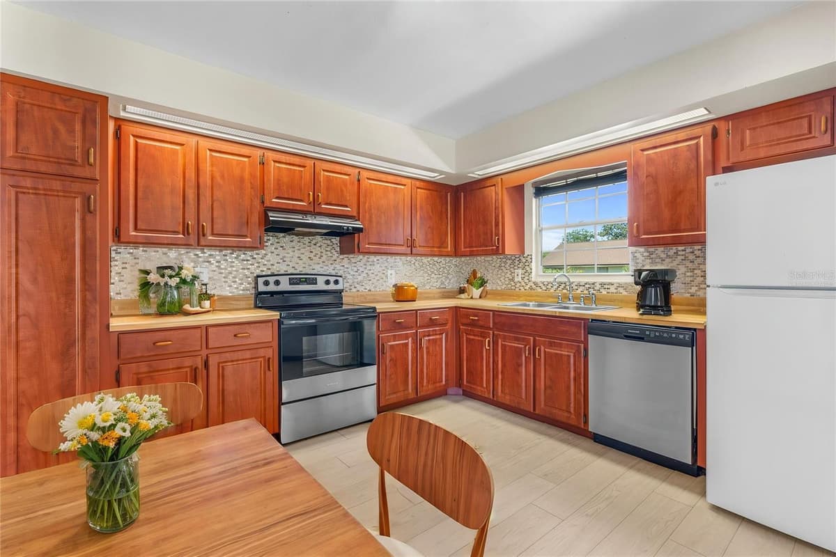 104 SHOAL CREEK CIRCLE — photo 3 of 41